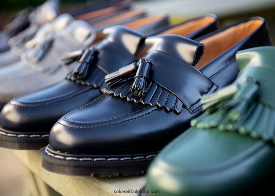 Femmes Solovair Mocassins à Pampilles Ultra-brillants Bleu Marine 48f40r396